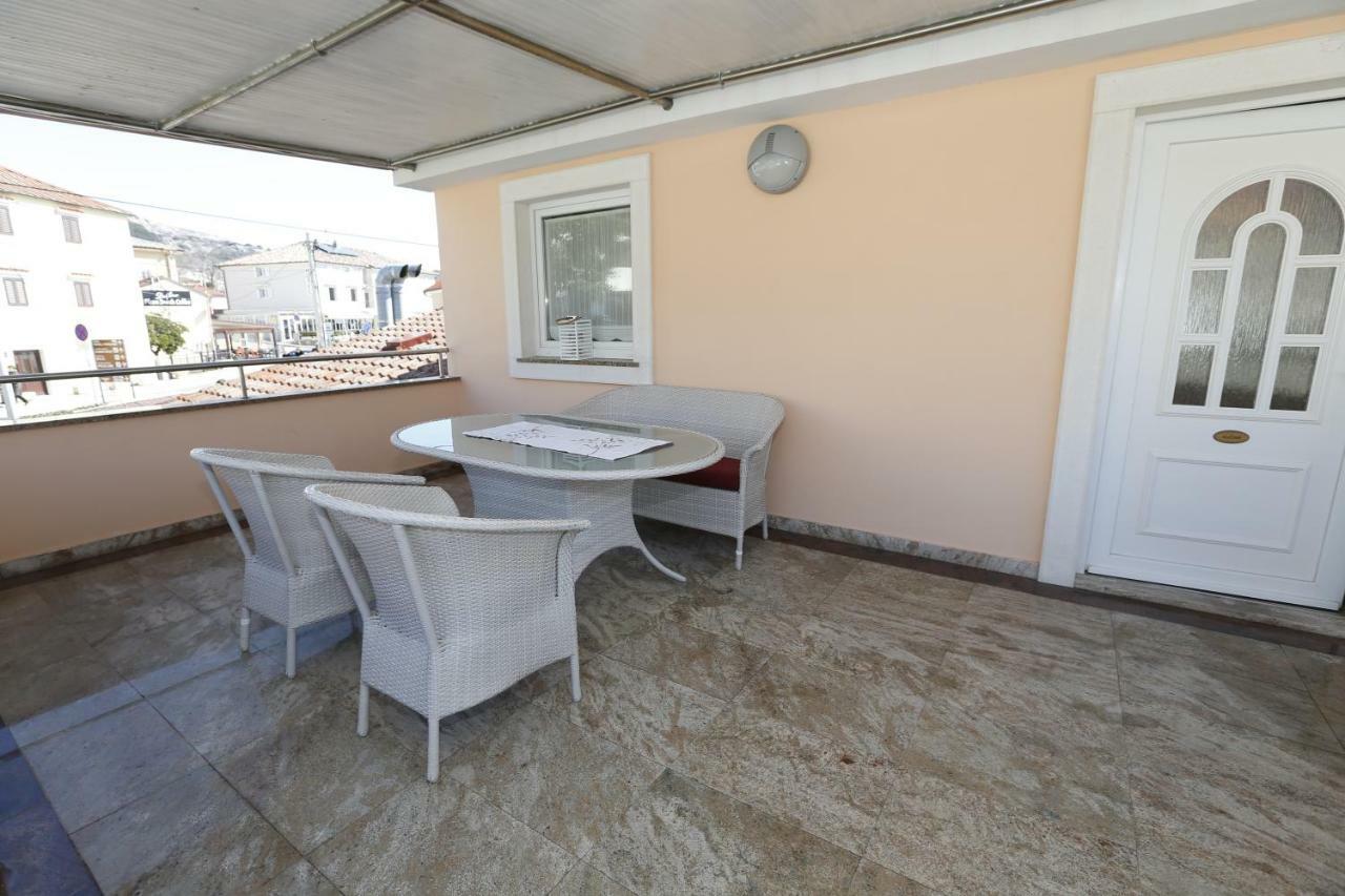 Apartment Bojan With Terrace And Sea View Baška Екстериор снимка