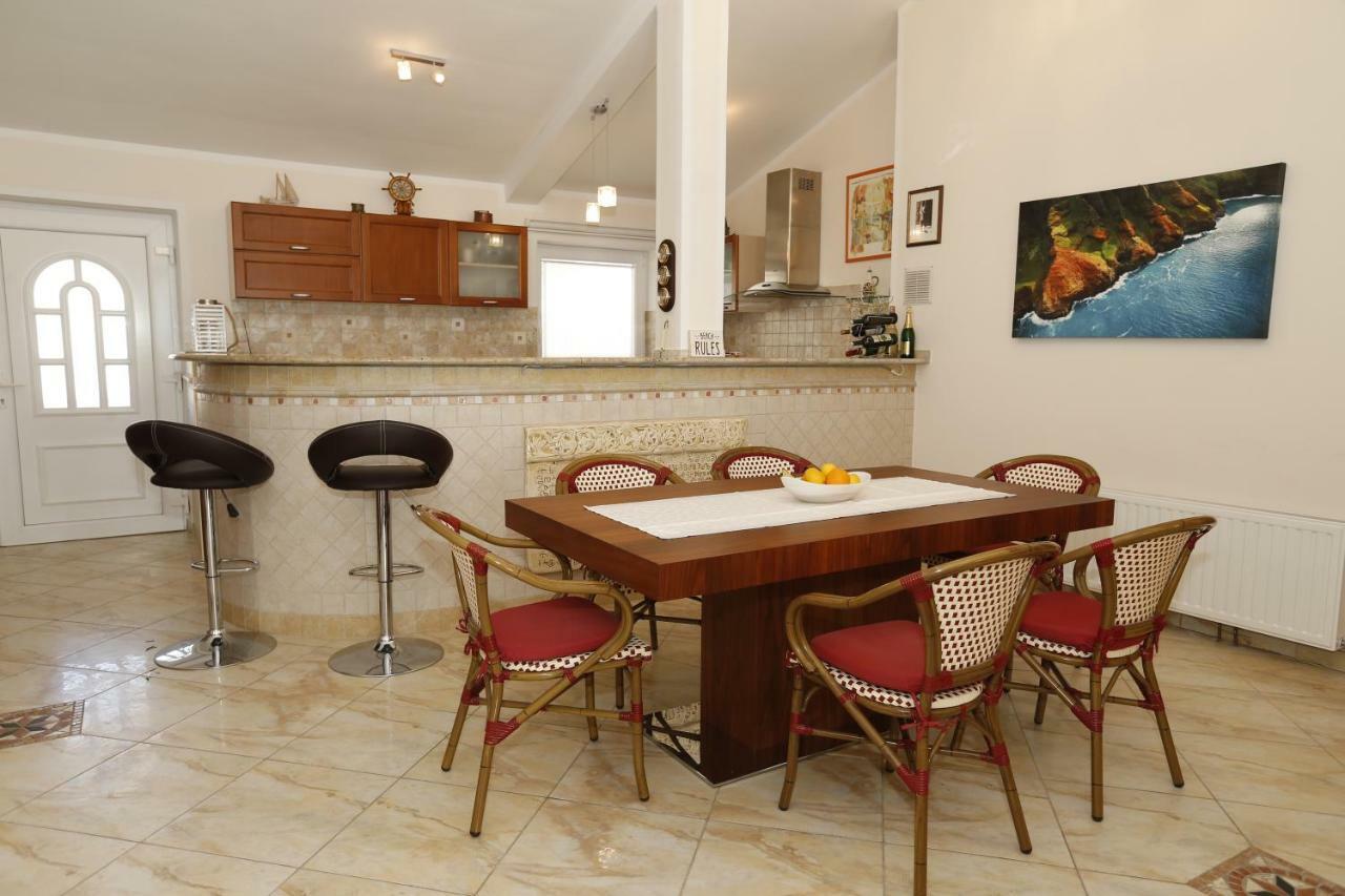 Apartment Bojan With Terrace And Sea View Baška Екстериор снимка