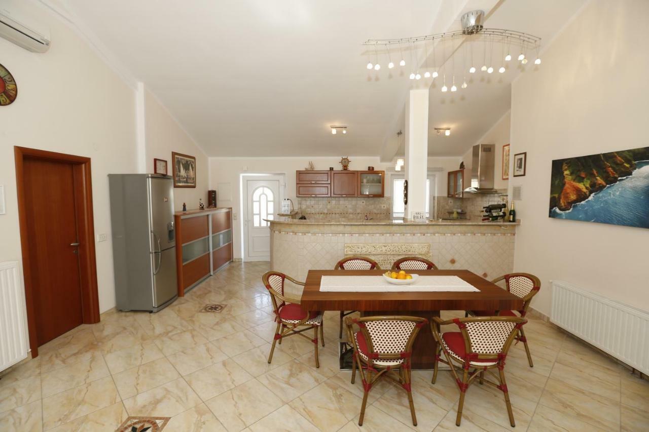 Apartment Bojan With Terrace And Sea View Baška Екстериор снимка