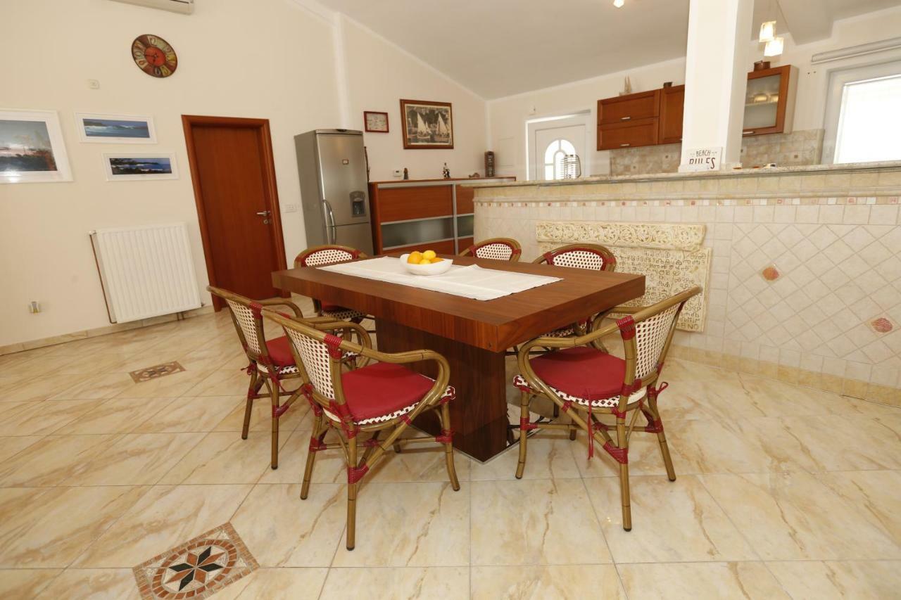 Apartment Bojan With Terrace And Sea View Baška Екстериор снимка
