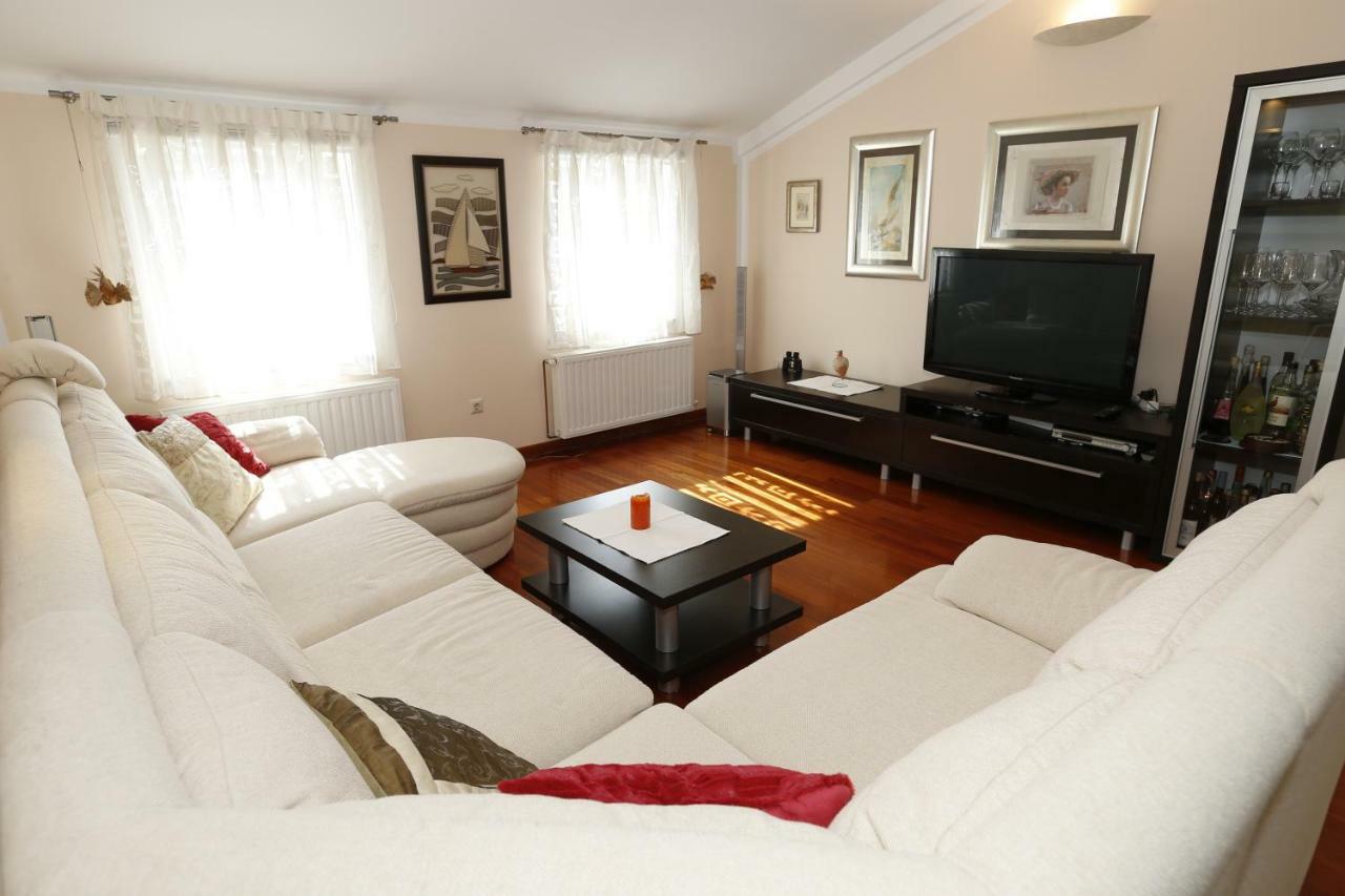 Apartment Bojan With Terrace And Sea View Baška Екстериор снимка