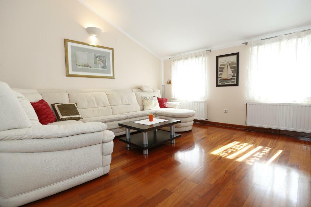Apartment Bojan With Terrace And Sea View Baška Екстериор снимка