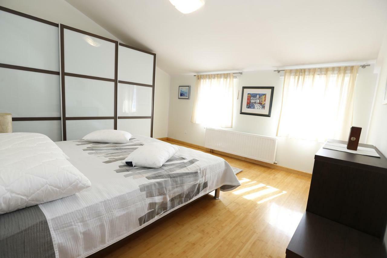 Apartment Bojan With Terrace And Sea View Baška Екстериор снимка