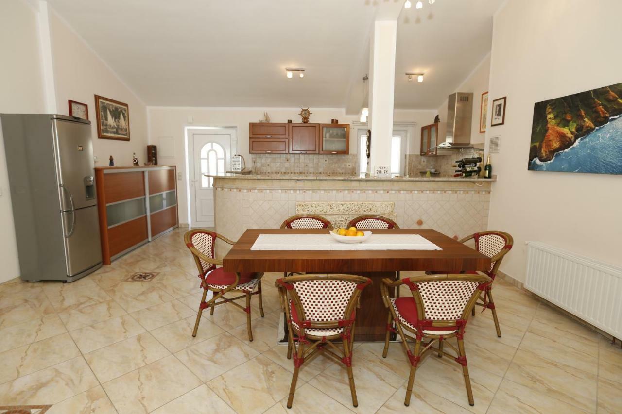 Apartment Bojan With Terrace And Sea View Baška Екстериор снимка