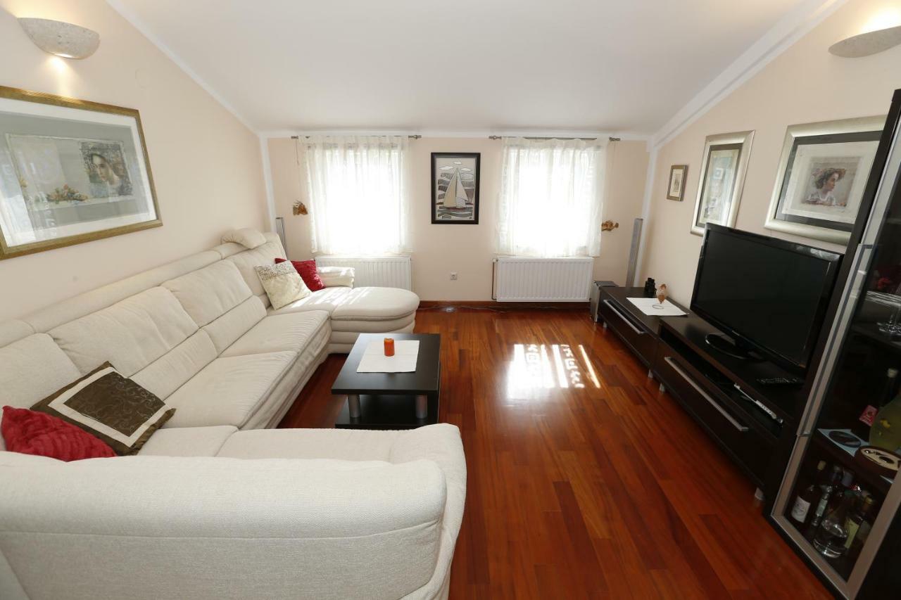 Apartment Bojan With Terrace And Sea View Baška Екстериор снимка