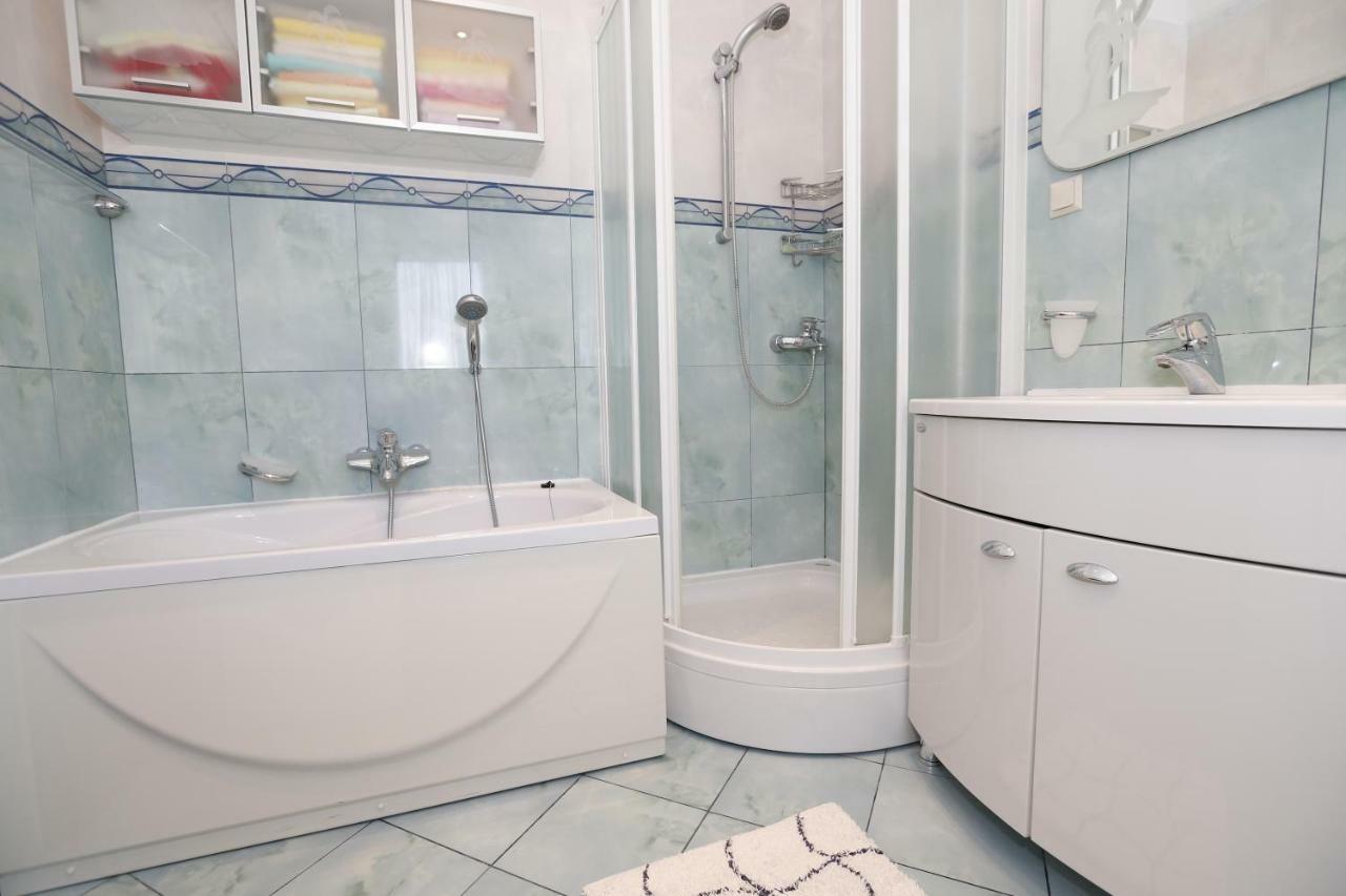 Apartment Bojan With Terrace And Sea View Baška Екстериор снимка