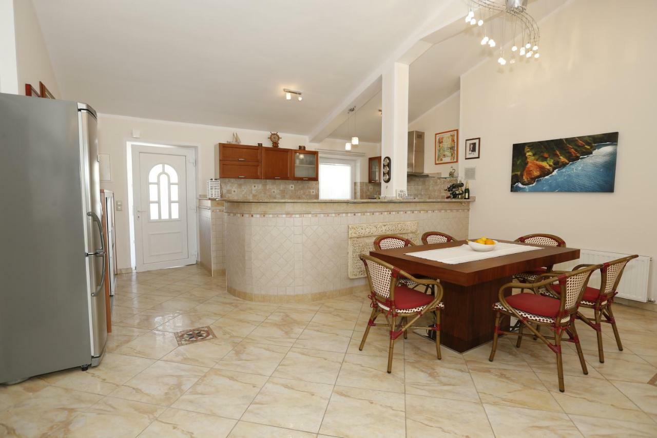 Apartment Bojan With Terrace And Sea View Baška Екстериор снимка